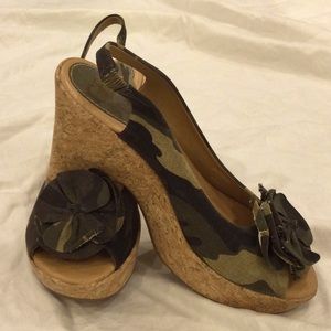 Gianni Bini Camo Platform Sandals Size 6.5